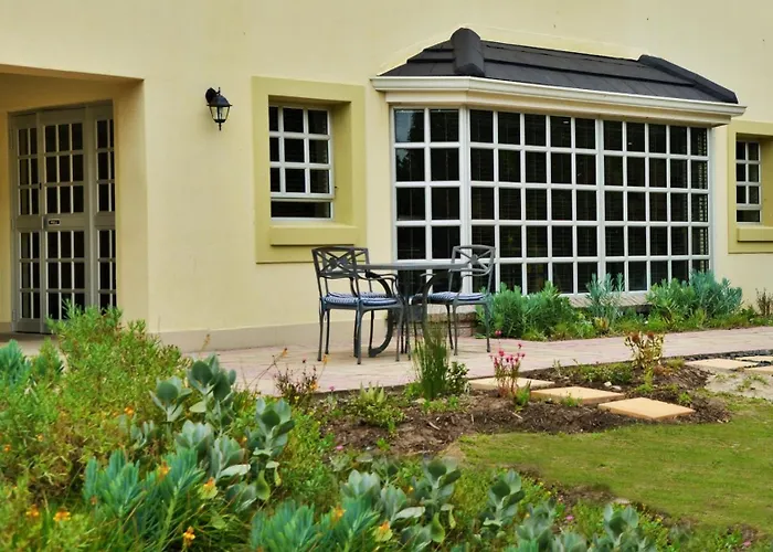 Roadlodge Cape Town International Airport -Booked Easy