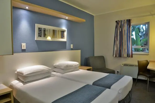 Roadlodge Cape Town International Airport -Booked Easy