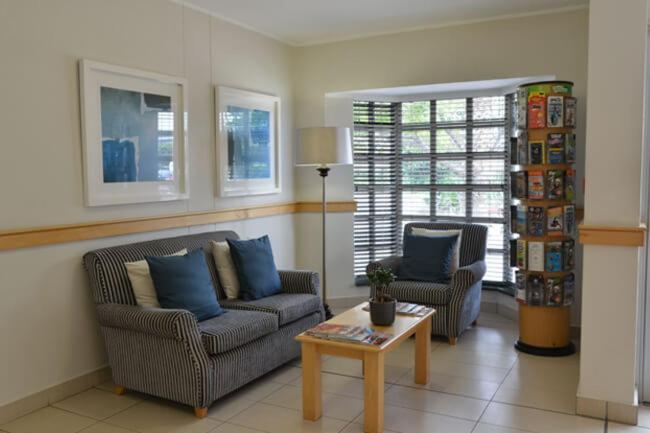 Roadlodge International Airport -booked Easy Kaapstad