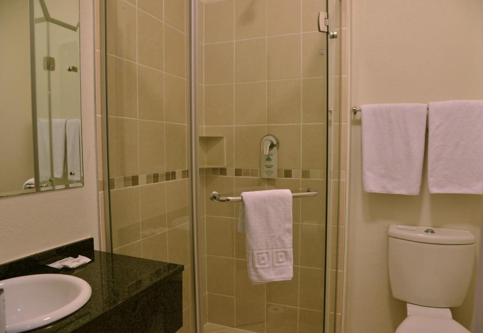 Roadlodge International Airport -booked Easy * Kaapstad