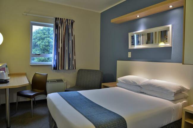Roadlodge International Airport -booked Easy Hotel *